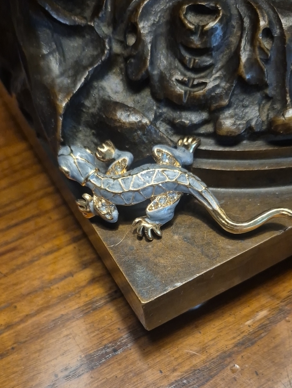 Vintage Gray Enamel Lizard Brooch